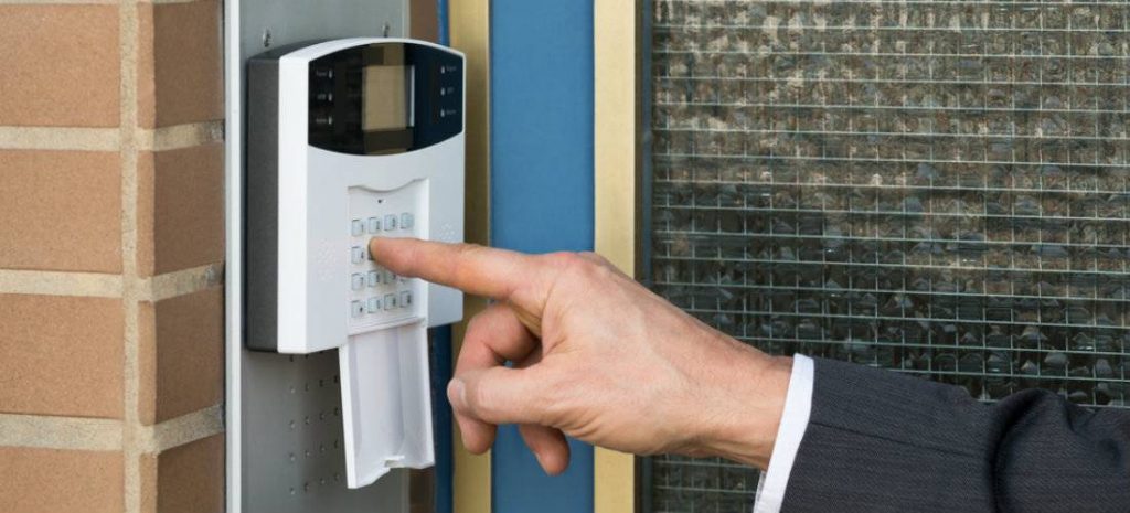 How does Home Security Differ between a Flat and a House?