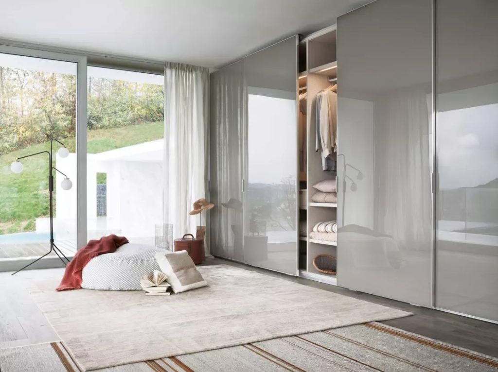 5 reasons Why glass cupboard is a perfect choice.