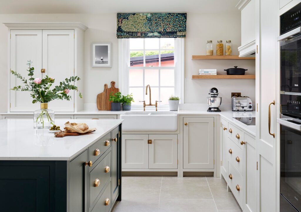 Mastering the Art of Bespoke Kitchens: A Guide to Choosing the Perfect Layout and Design